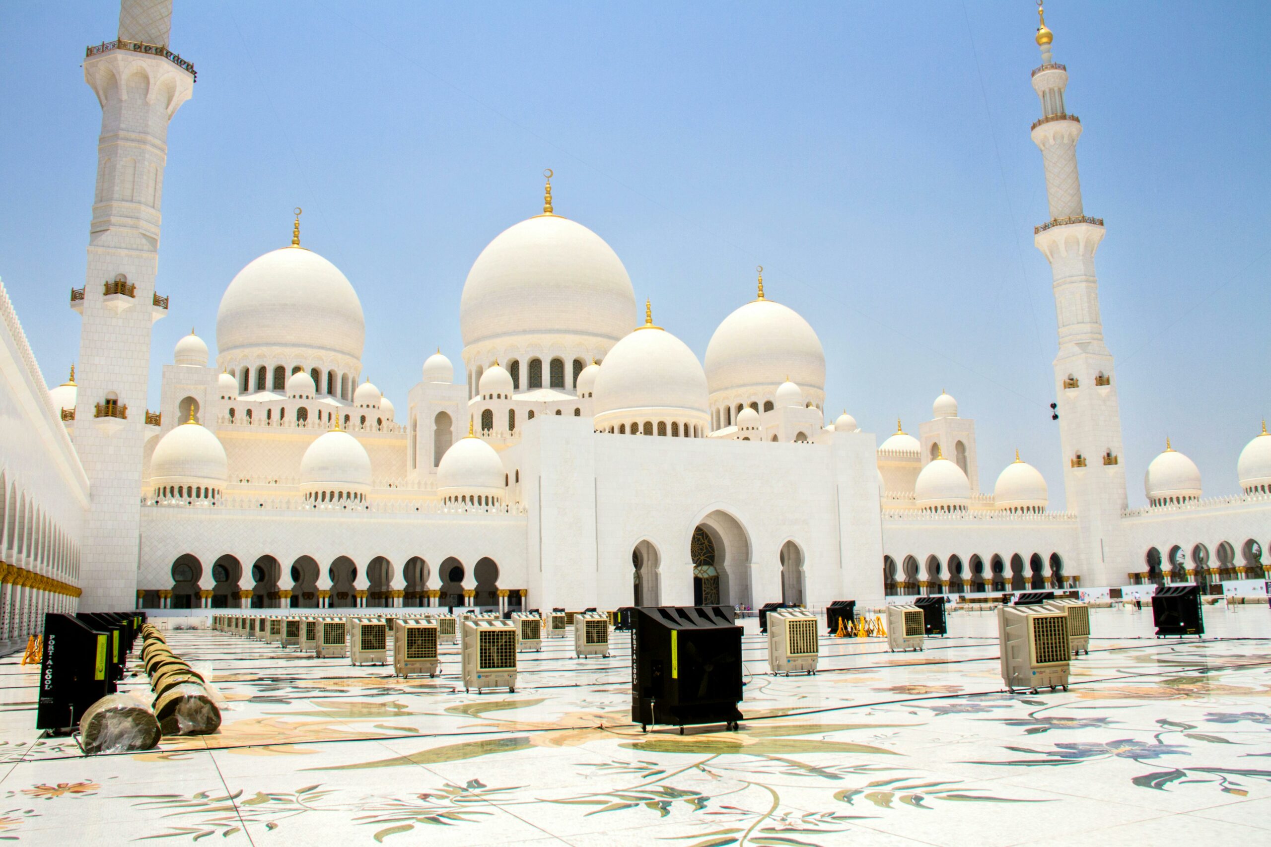 Abu Dhabi nyaralás 136.450 Ft. Repjegy + Hotel reggelivel