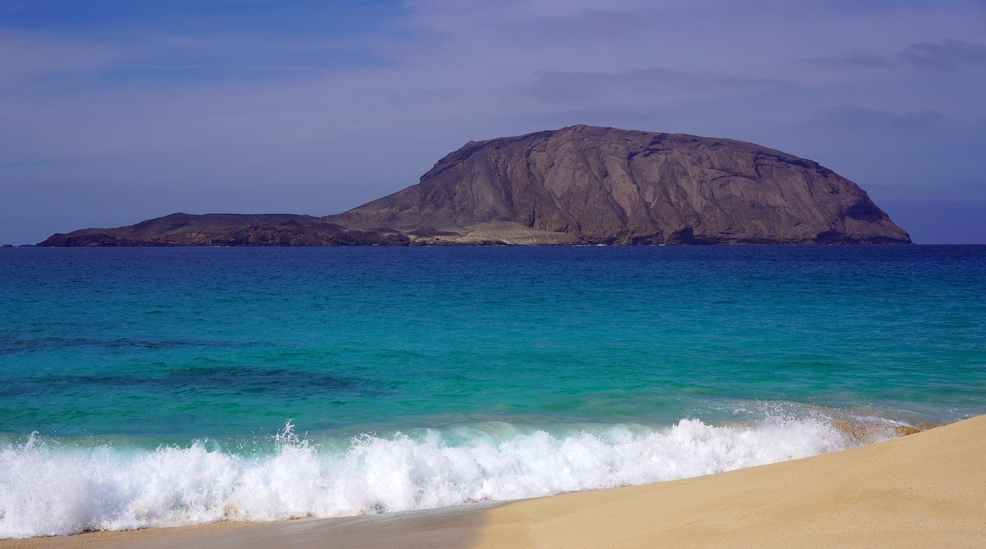 Nyáron! Lanzarote olcsó repülőjegy Budapestről 36.566 Ft-tól